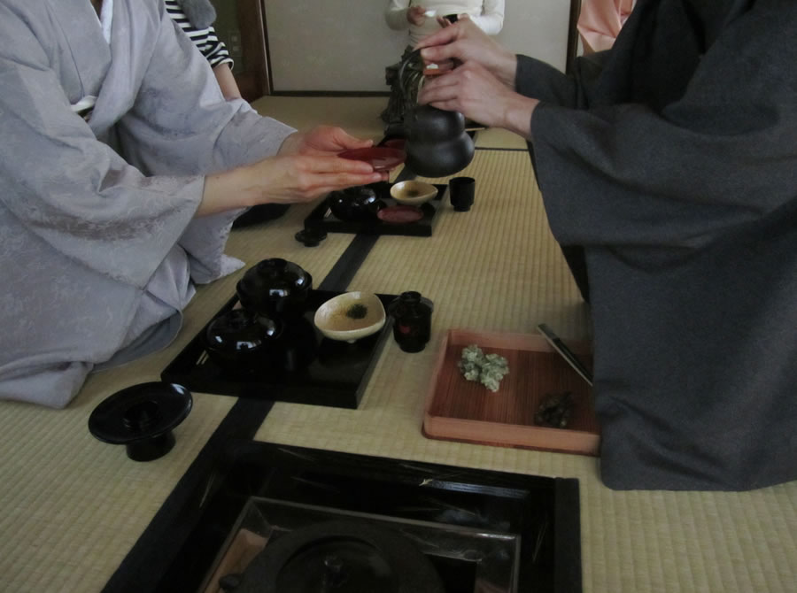 明治時代そのままのガラスの扉や窓